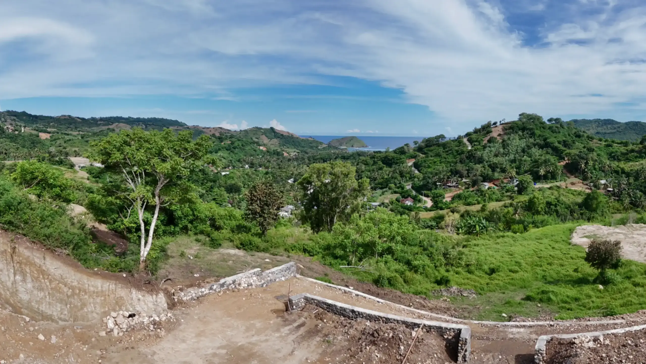 Ratna Hill: land for sale above Areguling Bay, near Kuta Lombok