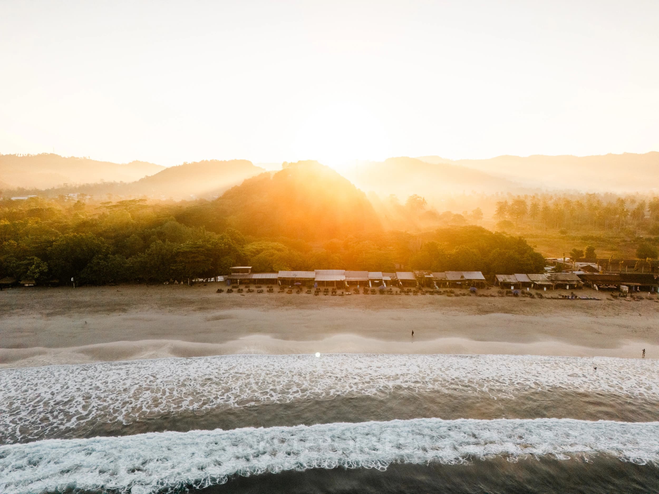 Selong Belanak beyond the beach - Relaxed coastal atmosphere with a vibrant village community